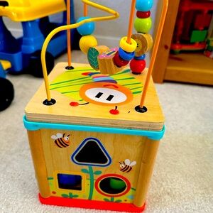 的“Educational Wooden Activity Cube Toy for Toddlers – 5-in-1 Learning Fun
